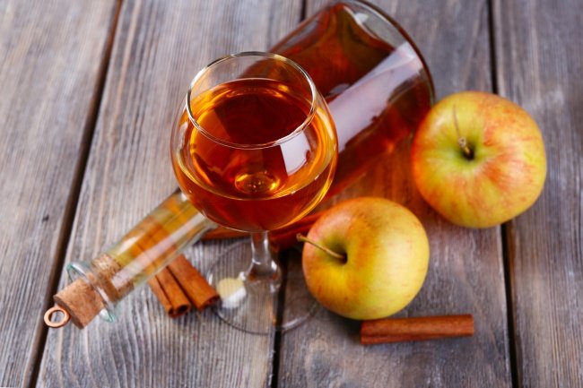 Как сделать вино из яблочного сока в домашних условиях: 6 рецептов с фото