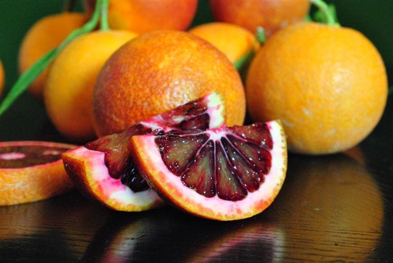 Красный сицилийский апельсин