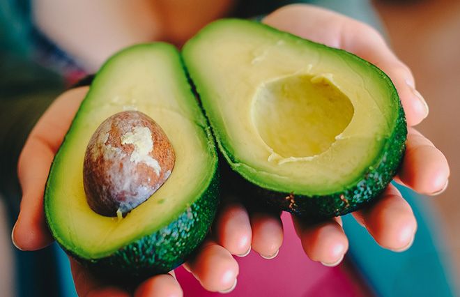Сколько калорий в авокадо: бжу и кбжу плодов, гликемический индекс и пищевая ценность фрукта